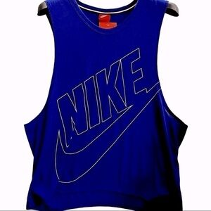 𝅺NIKE NWT women’s sleeveless muscle tank top Size M